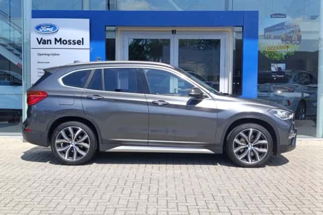BMW X1 (2017) thumbnail 3