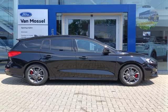 Ford Focus (2021) thumbnail 4