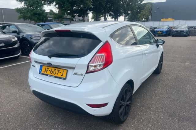 Ford Fiesta (2016) thumbnail 3