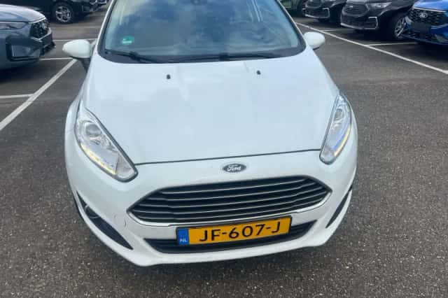 Ford Fiesta (2016) thumbnail 5