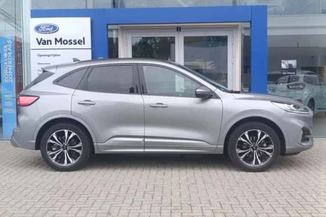 Ford Kuga (2022) thumbnail 3