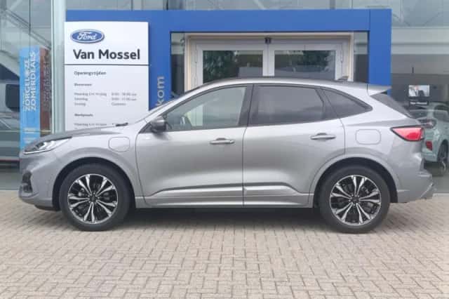 Ford Kuga (2022) thumbnail 4