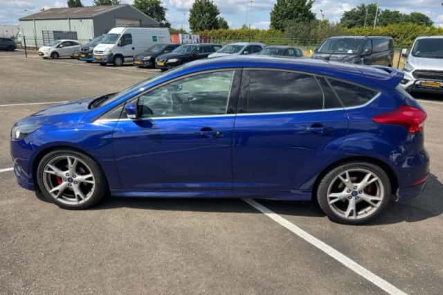 Ford Focus (2016) thumbnail 2