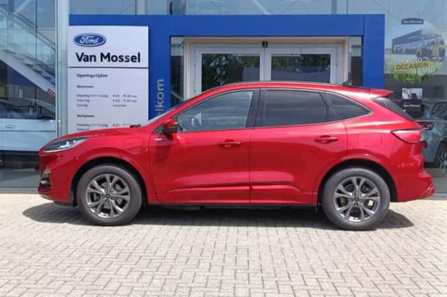 Ford Kuga (2023) thumbnail 2