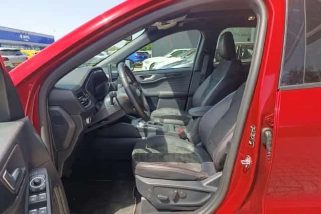 Ford Kuga (2023) thumbnail 4