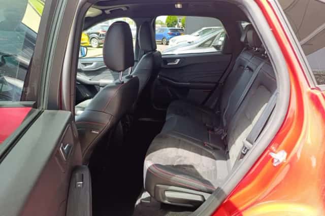 Ford Kuga (2023) thumbnail 5