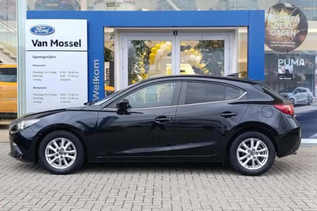 Mazda 3 (2017) thumbnail 2