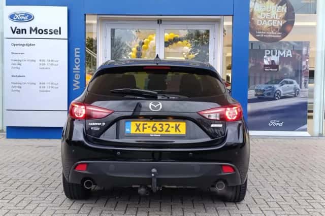 Mazda 3 (2017) thumbnail 3