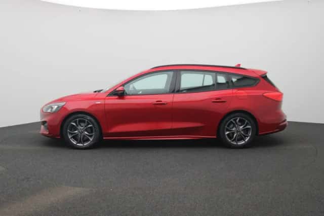 Ford Focus (2022) thumbnail 4