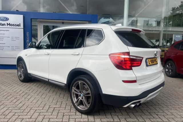 BMW X3 (2016) thumbnail 2