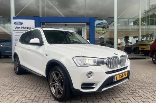 BMW X3 (2016) thumbnail 3