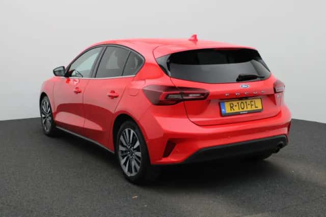 Ford Focus (2022) thumbnail 2