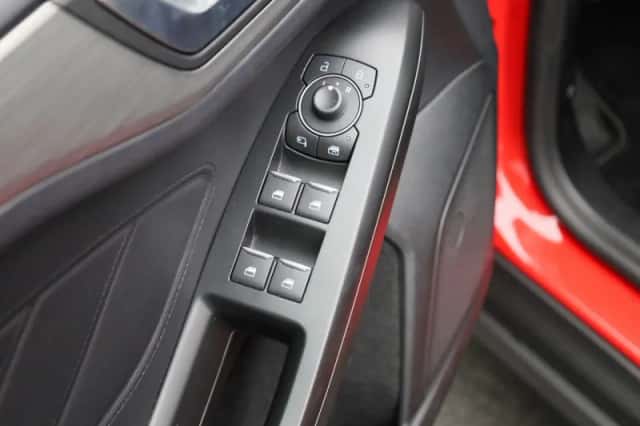 Ford Focus (2022) thumbnail 23
