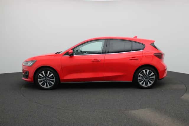 Ford Focus (2022) thumbnail 4
