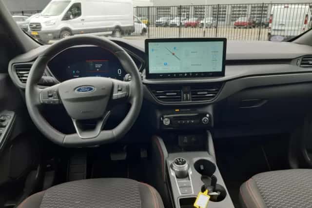 Ford Kuga (2024) thumbnail 4