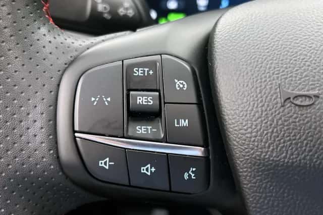 Ford Kuga (2024) thumbnail 6