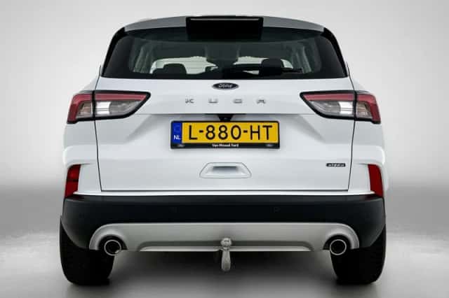Ford Kuga (2021) thumbnail 3