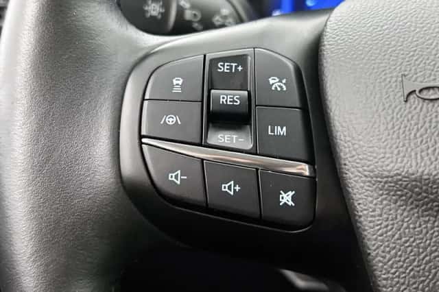 Ford Kuga (2021) thumbnail 6