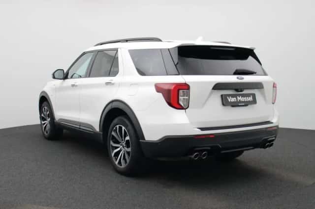 Ford Explorer (2023) thumbnail 3