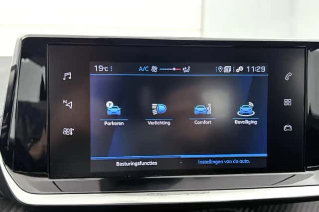 Peugeot 2008 (2022) thumbnail 12