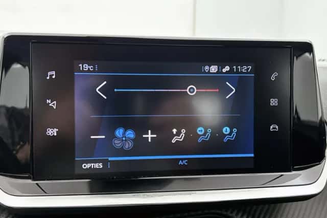 Peugeot 2008 (2022) thumbnail 19