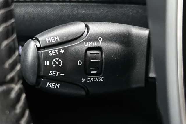 Peugeot 2008 (2022) thumbnail 6