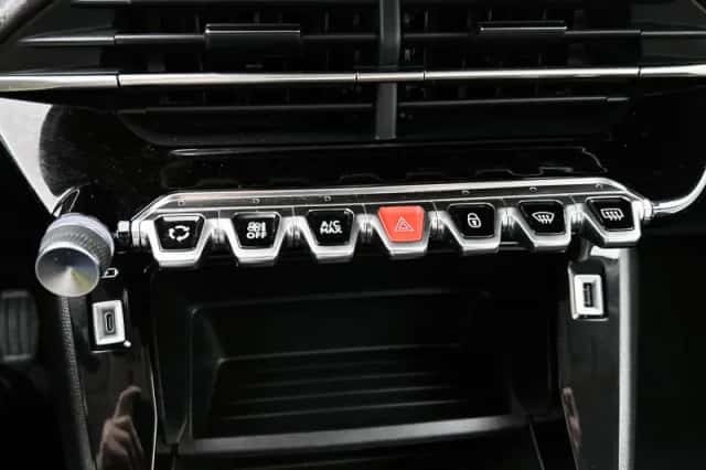 Peugeot 2008 (2022) thumbnail 9