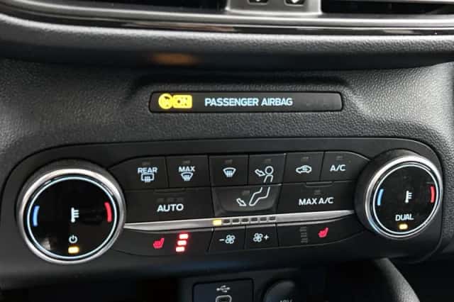 Ford Kuga (2022) thumbnail 23
