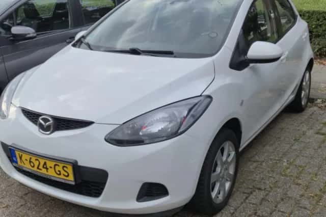 Mazda 2 (2009) thumbnail 1