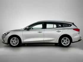 Ford Focus (2022) thumbnail 2