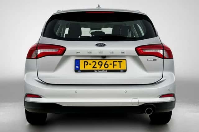 Ford Focus (2022) thumbnail 3