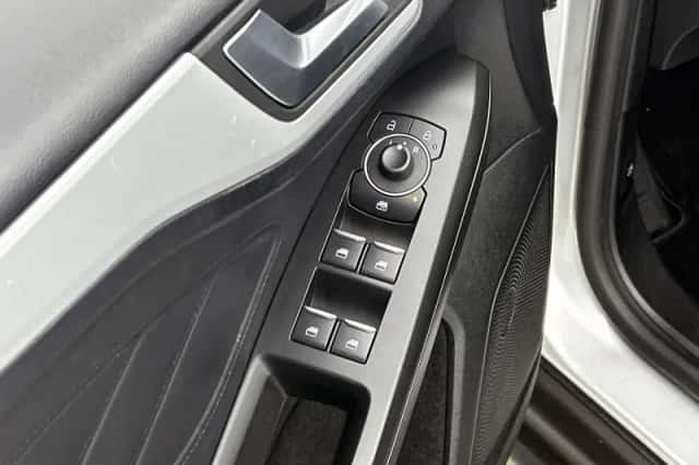 Ford Focus (2022) thumbnail 24