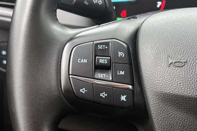 Ford Focus (2022) thumbnail 6