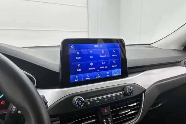 Ford Focus (2022) thumbnail 7