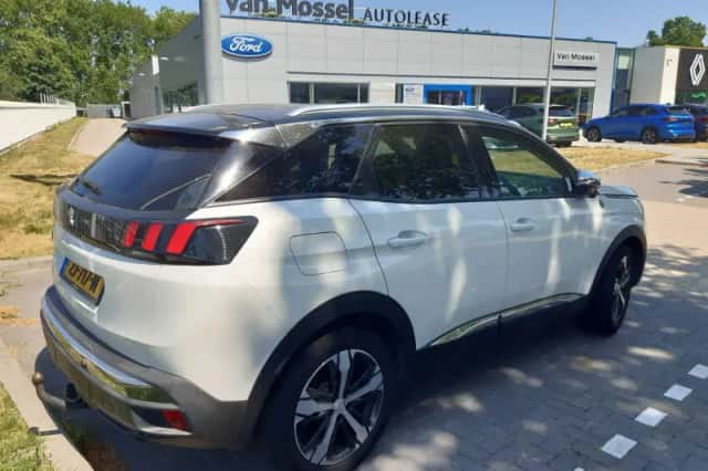 Peugeot 3008 (2019) thumbnail 5