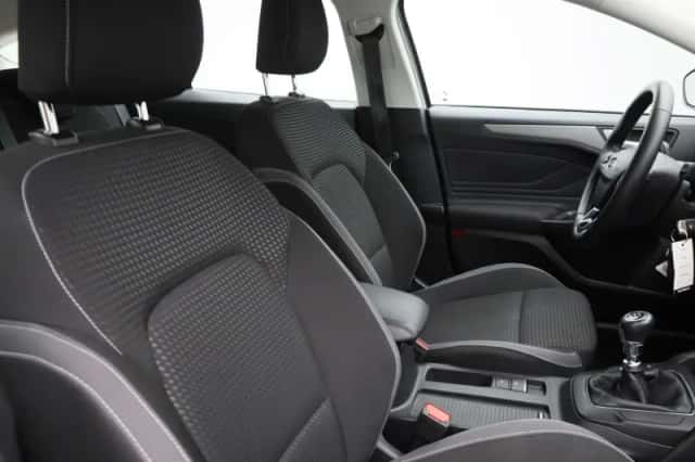 Ford Focus (2023) thumbnail 30