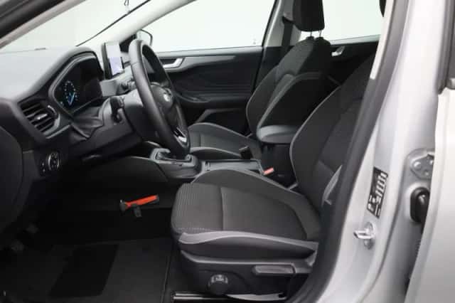 Ford Focus (2023) thumbnail 8