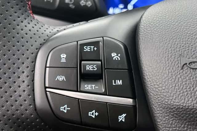 Ford Kuga (2023) thumbnail 6