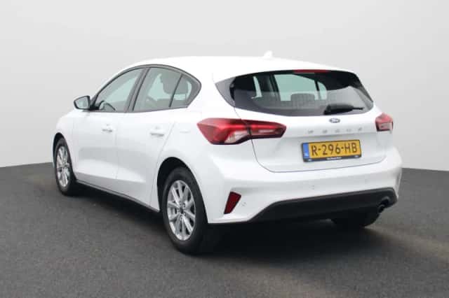 Ford Focus (2022) thumbnail 2