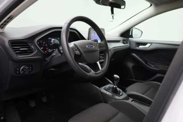 Ford Focus (2022) thumbnail 24