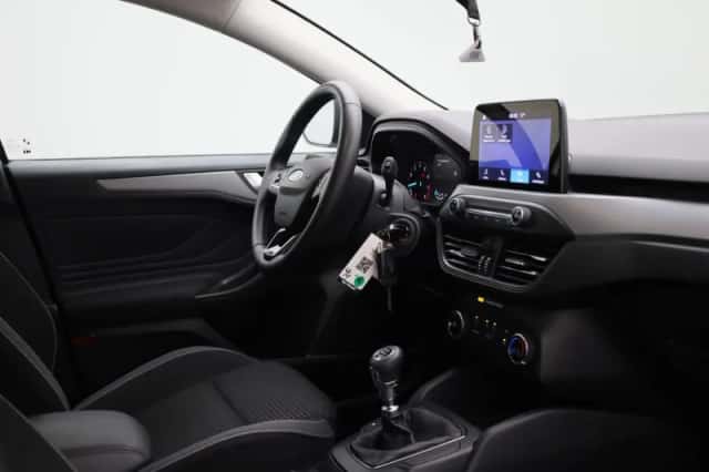 Ford Focus (2022) thumbnail 25