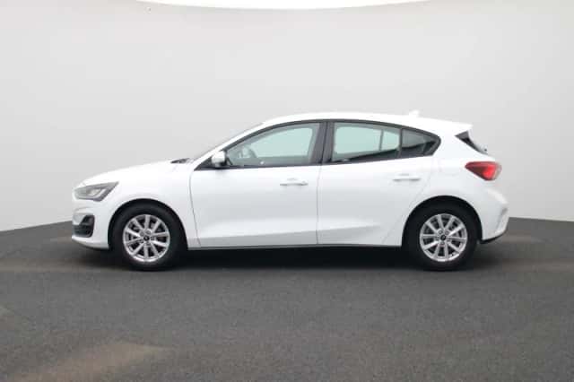 Ford Focus (2022) thumbnail 4