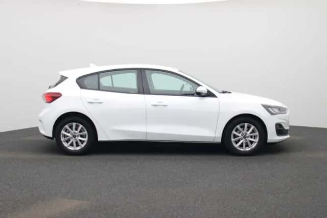 Ford Focus (2022) thumbnail 6