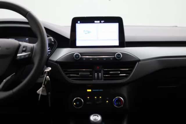 Ford Focus (2022) thumbnail 9