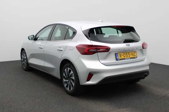Ford Focus (2022) thumbnail 2