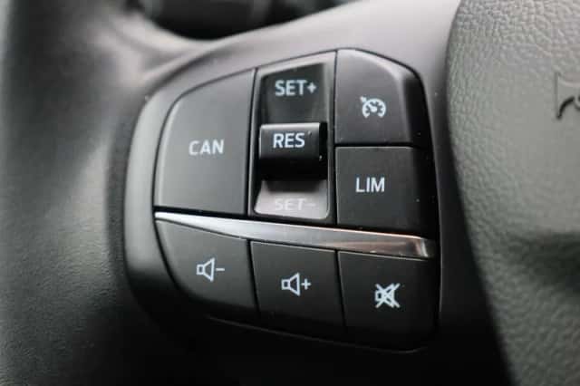 Ford Focus (2022) thumbnail 18