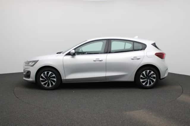 Ford Focus (2022) thumbnail 4