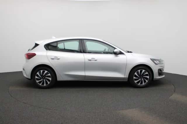 Ford Focus (2022) thumbnail 6