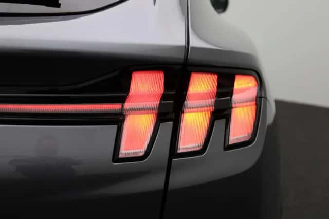 Ford Mustang Mach-E (2021) thumbnail 41