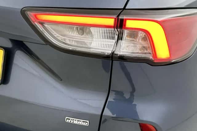 Ford Kuga (2021) thumbnail 31